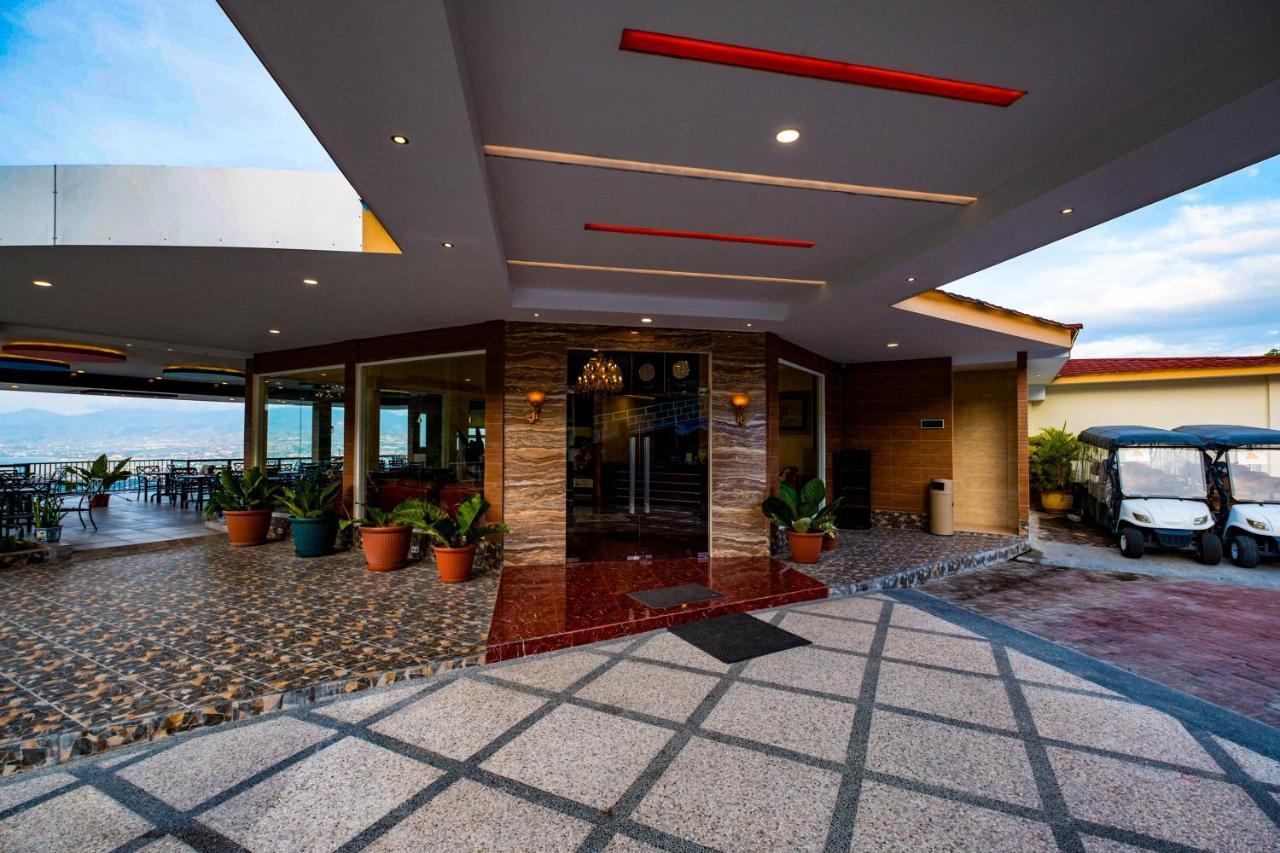 Bukit Indah Doda Hotel & Resorts Palu Ngoại thất bức ảnh
